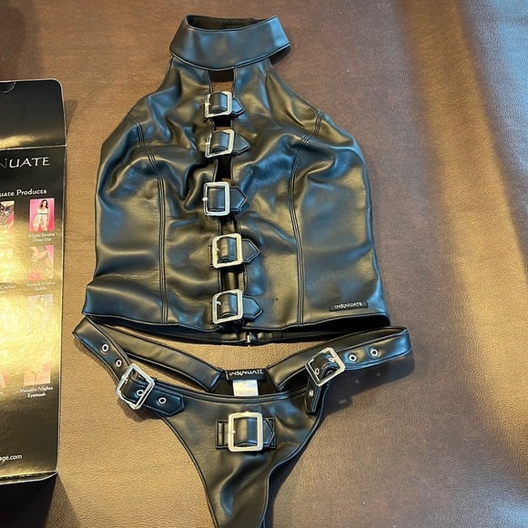 Insinuate • Buckle Top & Thong Black Set - Picture 6 of 12